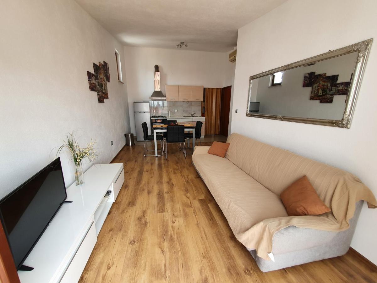 Aenona Sunny Apartment Vrsi Exterior photo