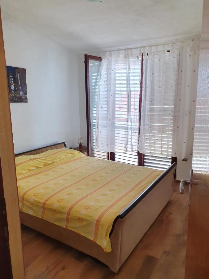 Aenona Sunny Apartment Vrsi Exterior photo